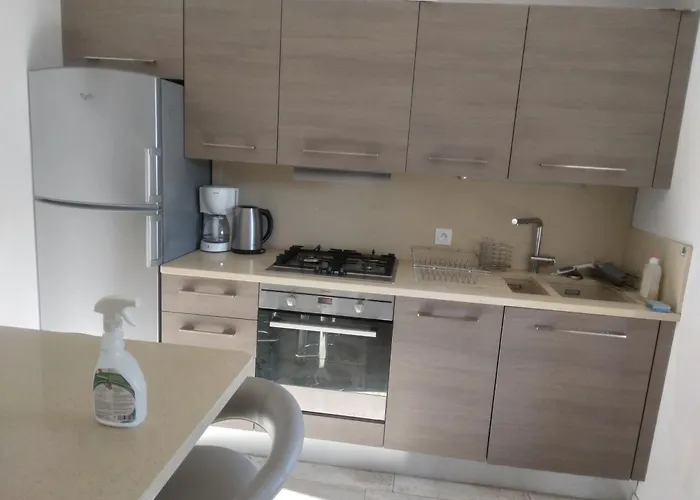 Maison De Vigne Renovee